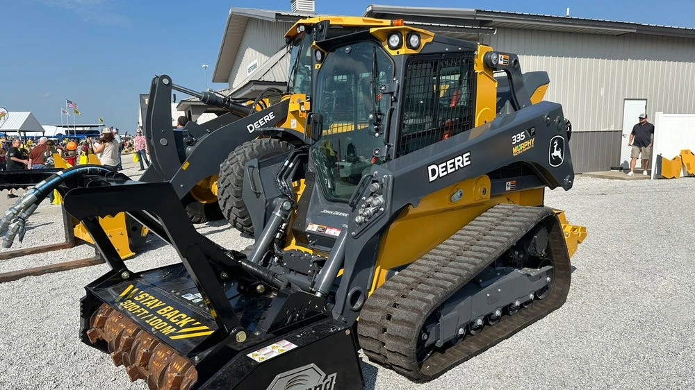 Нові навантажувачі та екскаватори - Міні-навантажувач John Deere 275XE